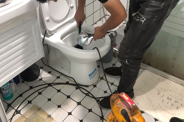 平阳马桶堵塞自己疏通还是找师傅？专业上门服务让你省时更省心